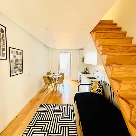 The Sarmento House - No 2d - Historical Two-bedroom Apartment *