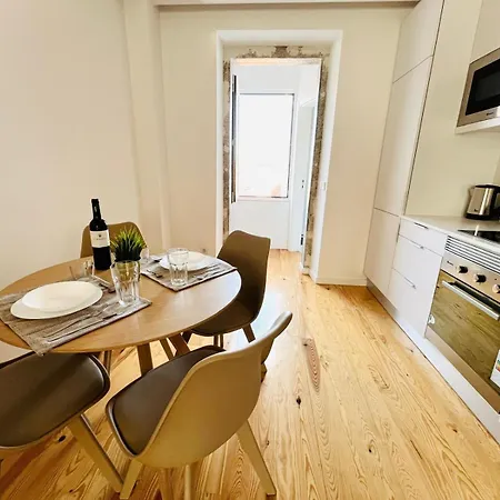 Apartment The Sarmento House - No 2d - Historical Two-bedroom Lisbon