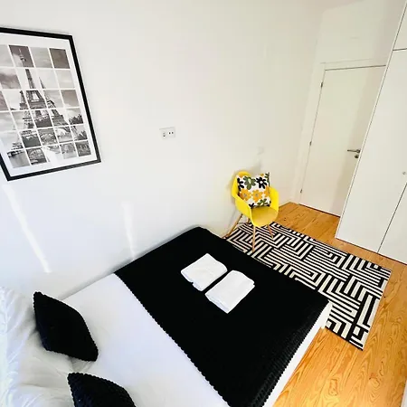 Apartment The Sarmento House - No 2d - Historical Two-bedroom